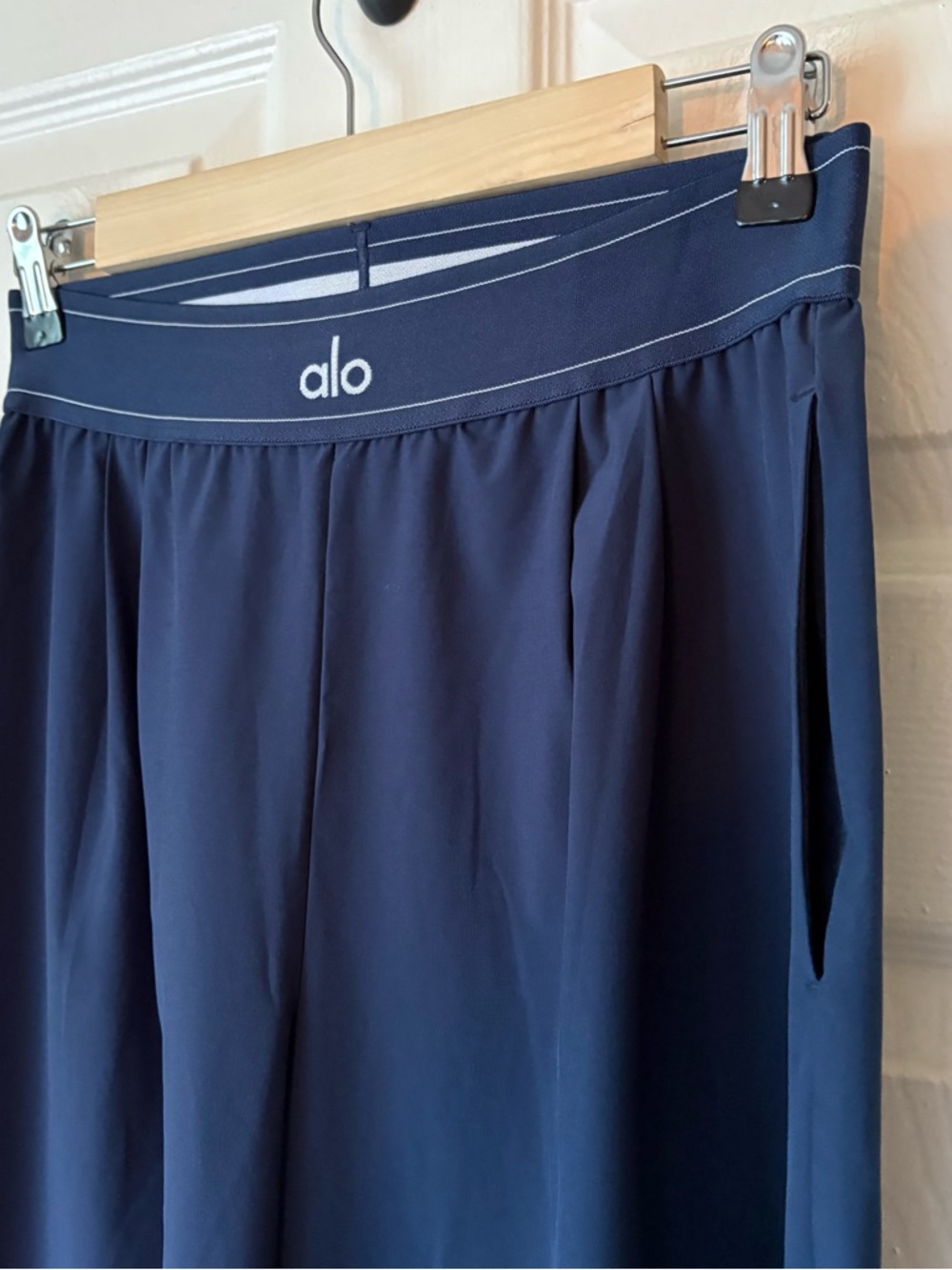 Alo Yoga Suit Up Trouser Navy Blue size small NWOT - Picture 6 of 9